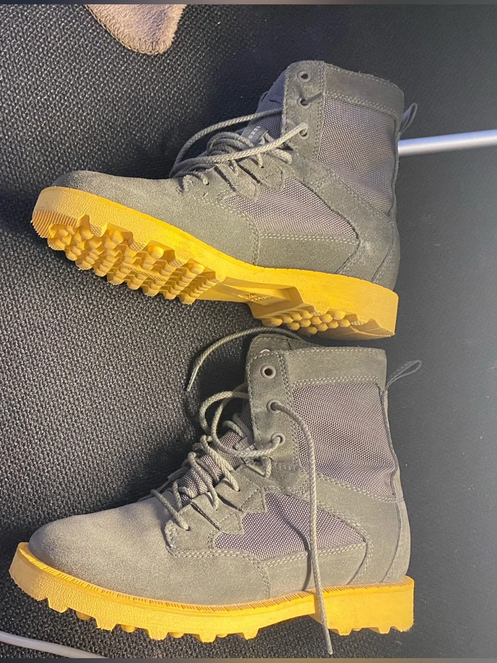 Sorel Women’s GREEN Caribou Waterproof  Boots Suede and Nylon Size 7.5